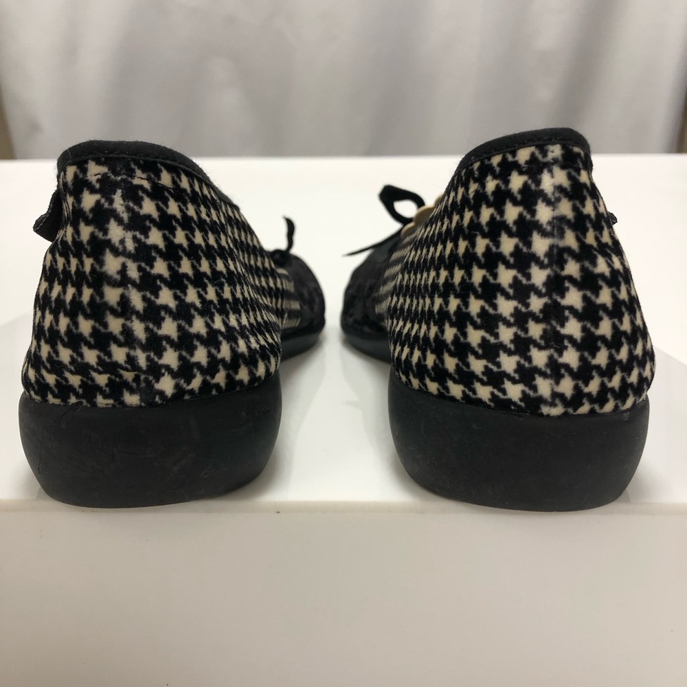 Chocolaticas Simonette NWT Women's Mary Jane Flat velvet Size 8 cameo cross goth - Picture 4 of 11